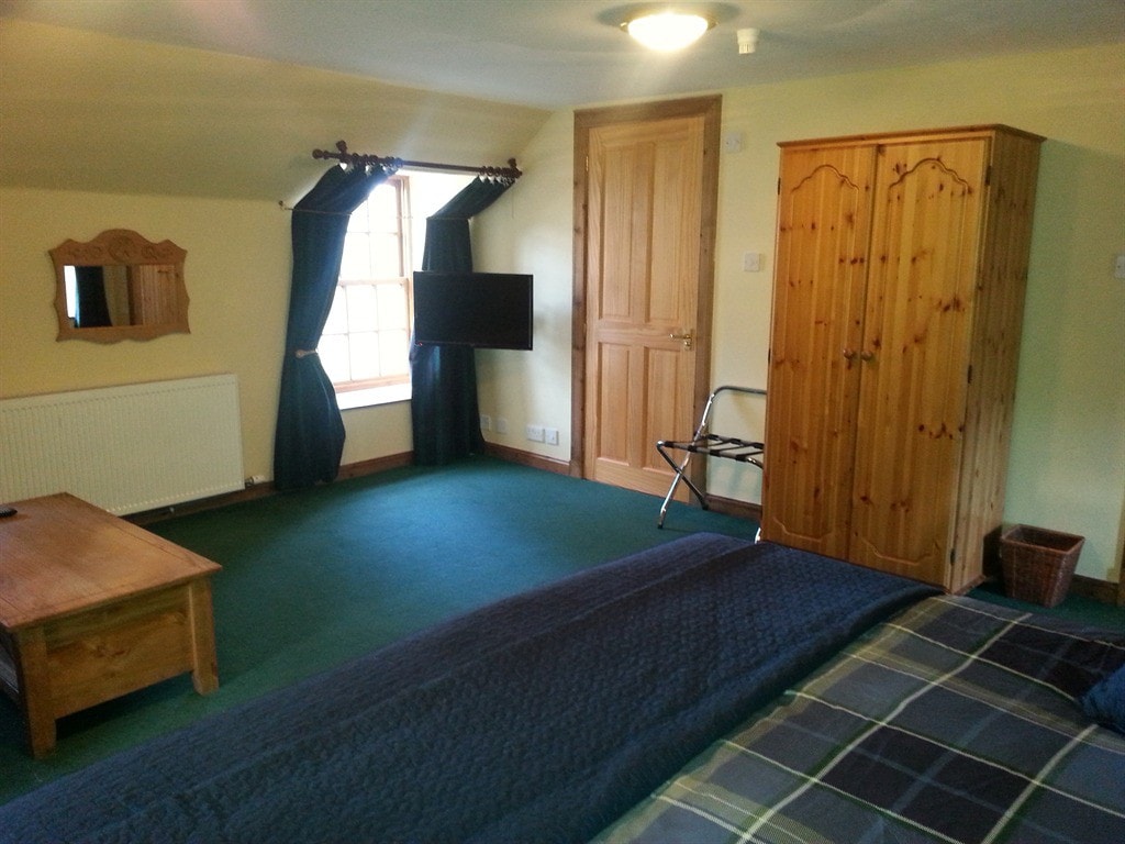 Family Ensuite at Lodge at Lochside