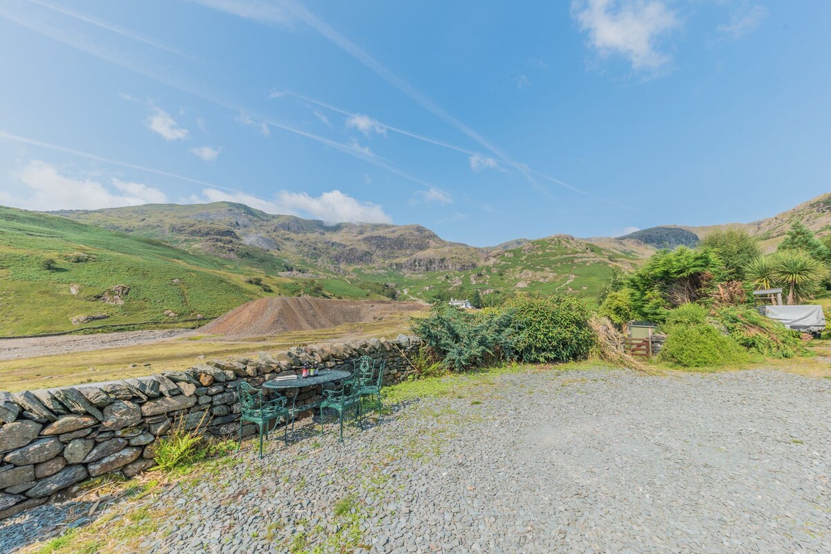 Slater Bob's Mountain Hot Tub Cottage nr Coniston