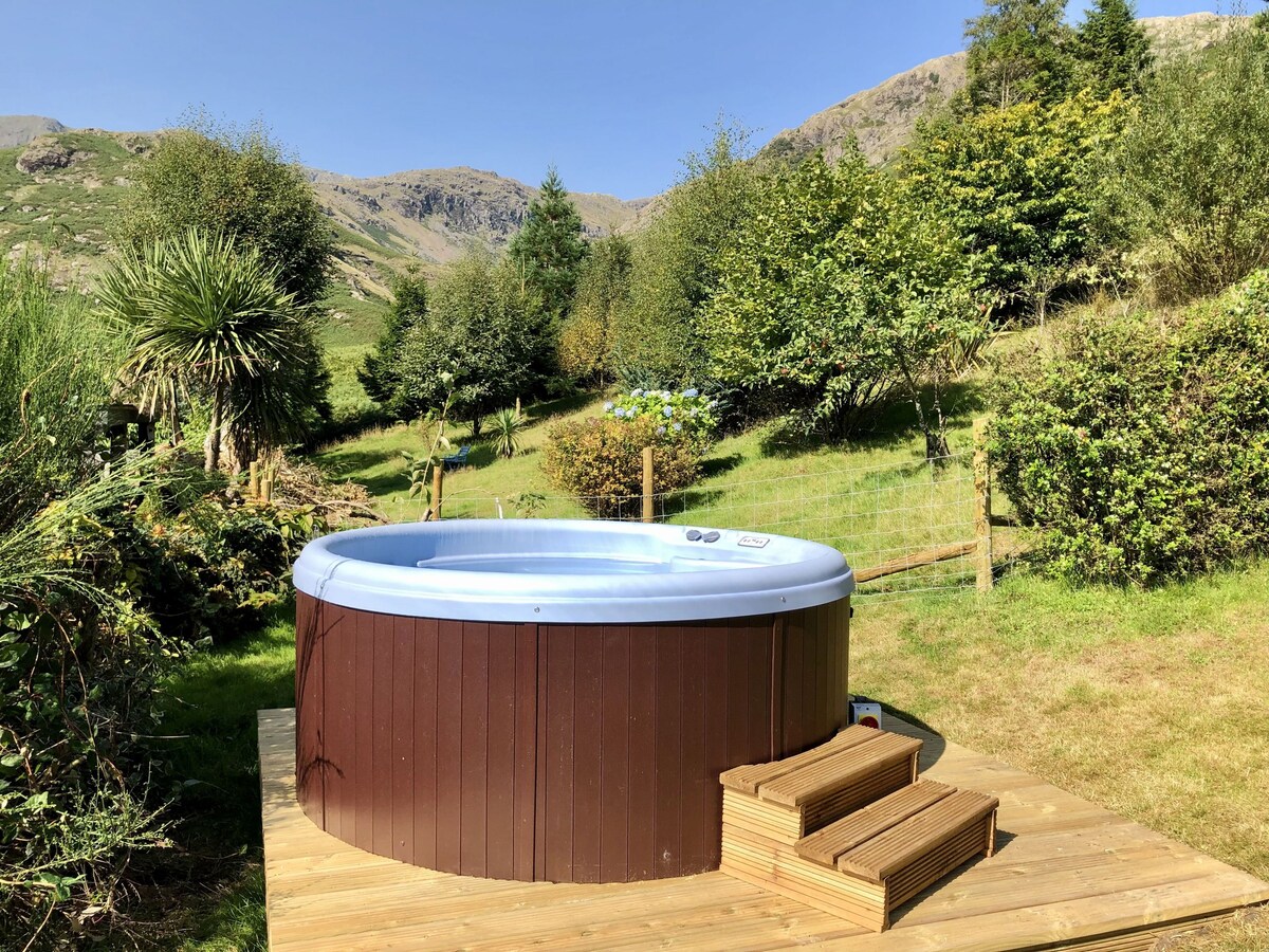 Slater Bob's Mountain Hot Tub Cottage nr Coniston