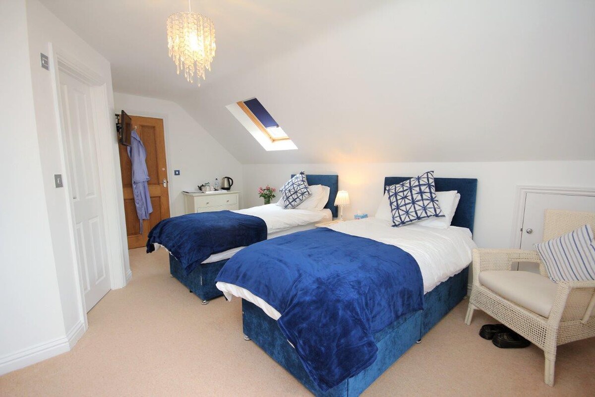 Deluxe Double/Twin Ensuite with Garden View at The Heather's Bed and Breakfast