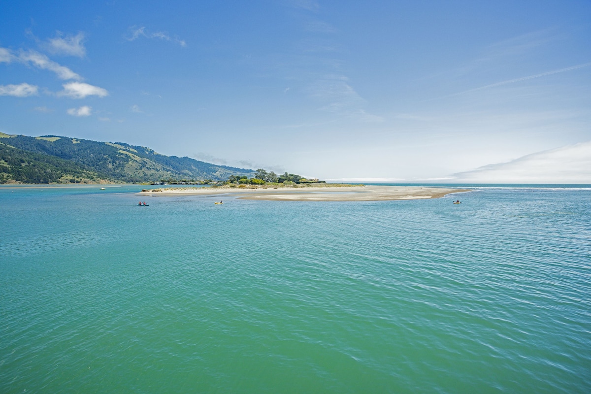 绵延数英里的海洋和波利纳斯泻湖美景