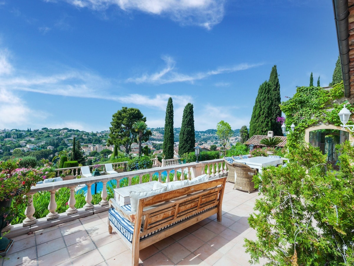 Villa near Cannes with pool and views