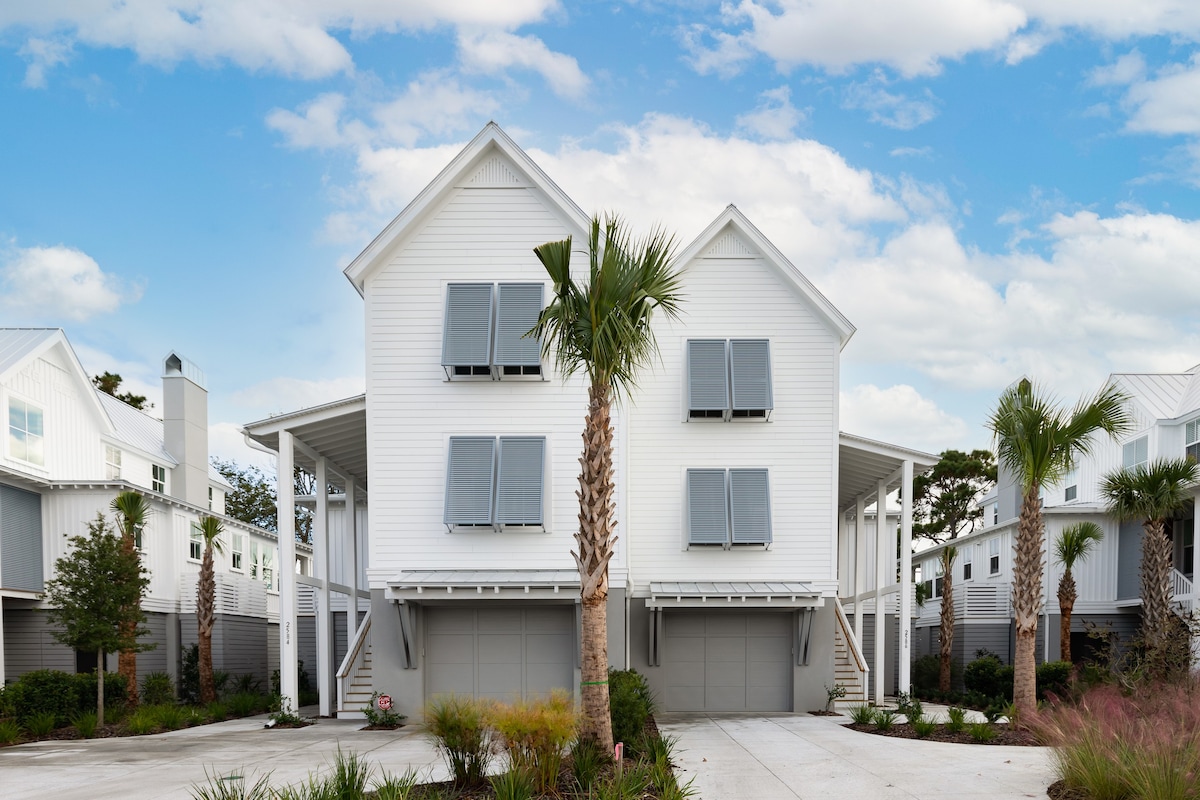 "Gone Coastal" 3 BR Townhouse at Kiawah River