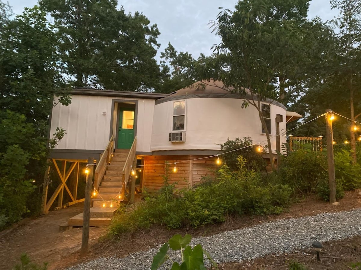 Glamping Yurt + Luxury Bath at Serenity Ridge