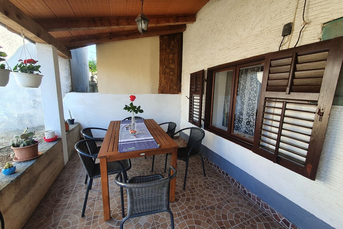 Family house luiza for max 4 persons in vabriga pe