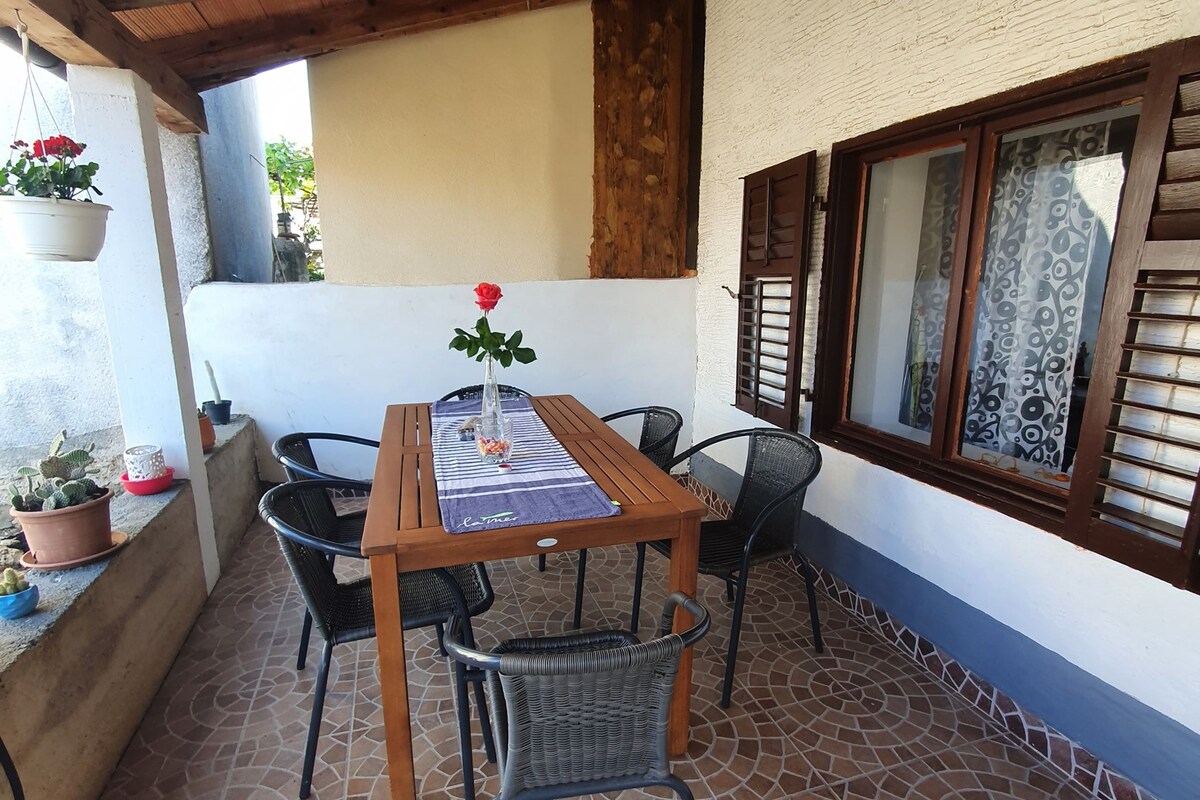 Family house luiza for max 4 persons in vabriga pe