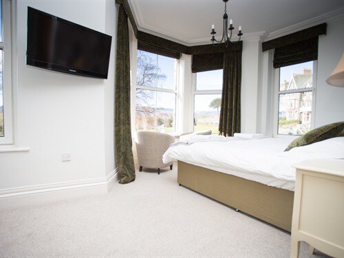 Superior Double or Twin with Ensuite at Lakeside H