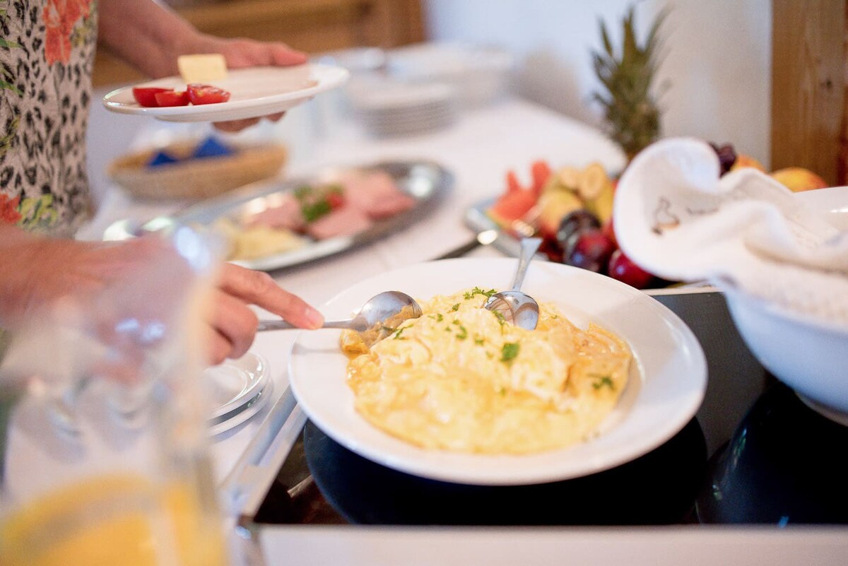 Doppelzimmer (23 qm) mit Frühstück (Weingut Kernwein)