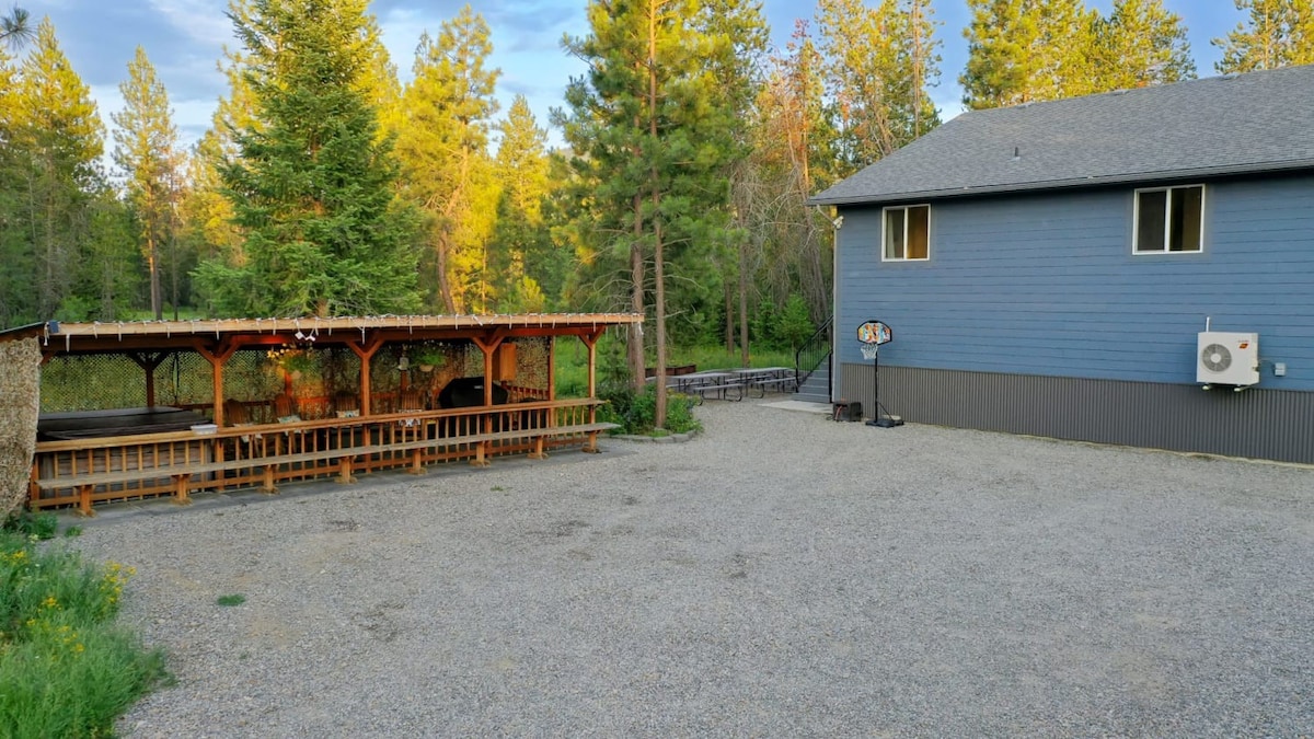 Winter Oasis: Cabana and Hot Tub