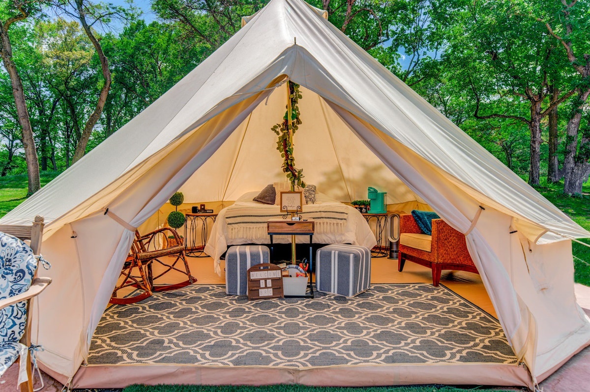 Glamp Tent at Historic estate Big Rock Creek