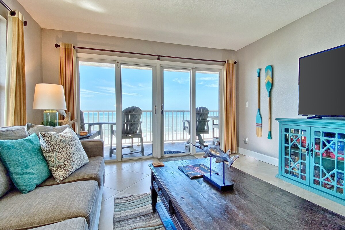 Beachfront, corner condo with brilliant gulf view, balcony, heated pool & AC