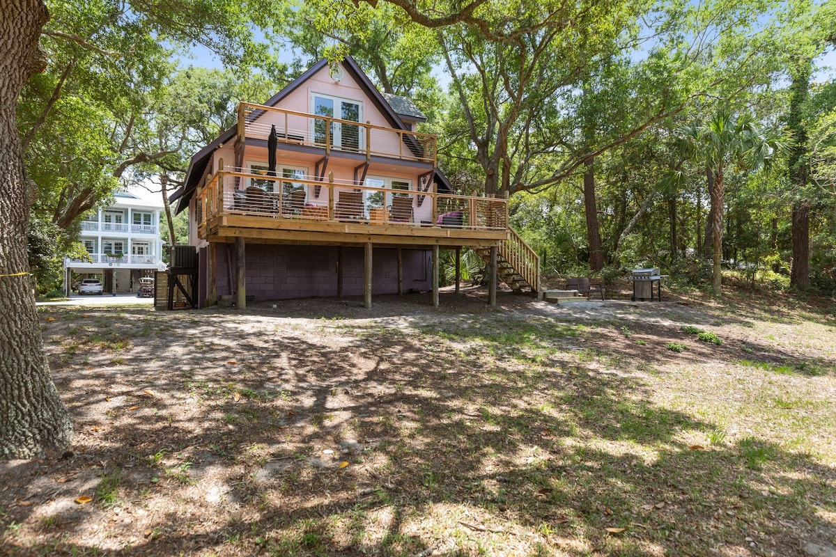 Folly Vacation Vintage Cottage with Stunning Views