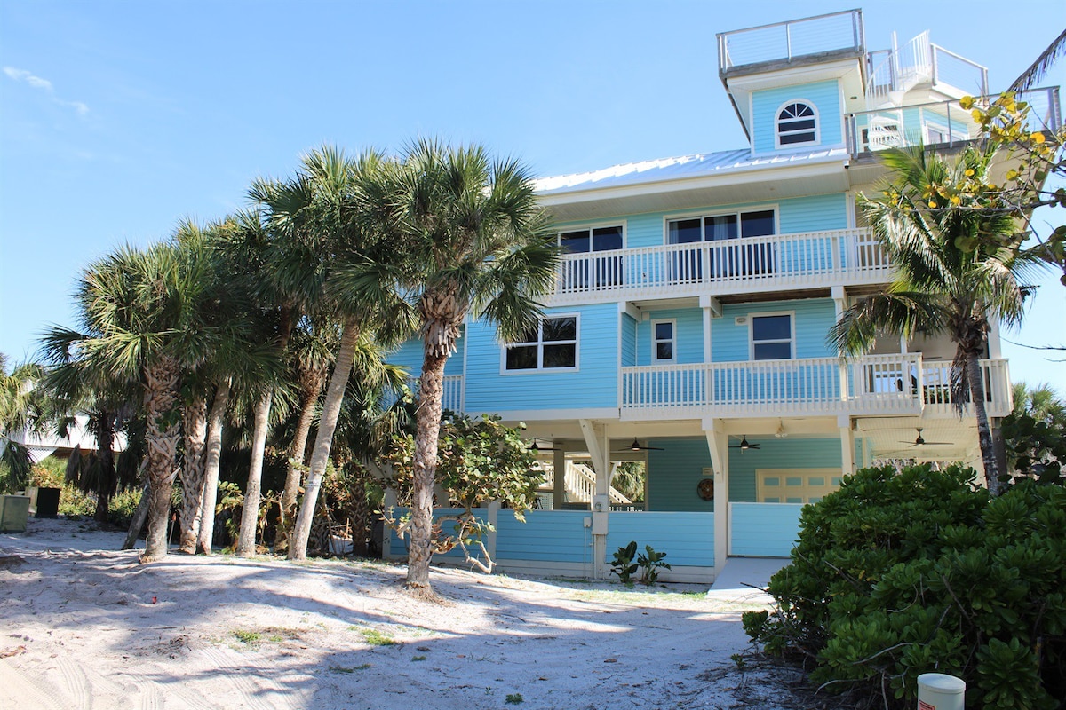 Ocean views, sleeps 10, heated pool, 2 golf carts