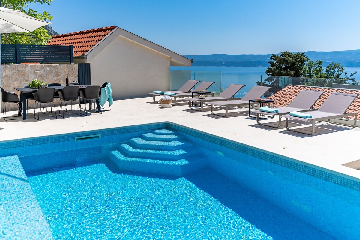 Villa Atopos with heated pool,panoramic sea views