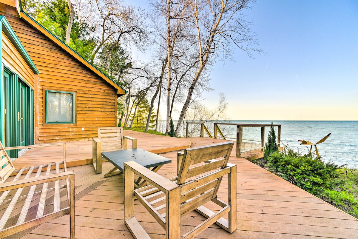 Lakefront Applegate Retreat w/ Private Beach!