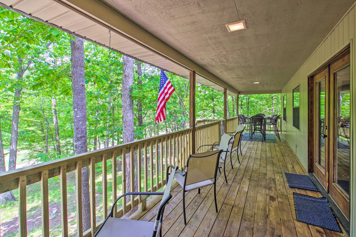 Hot Springs Home w/ Deck + Golf Course Access