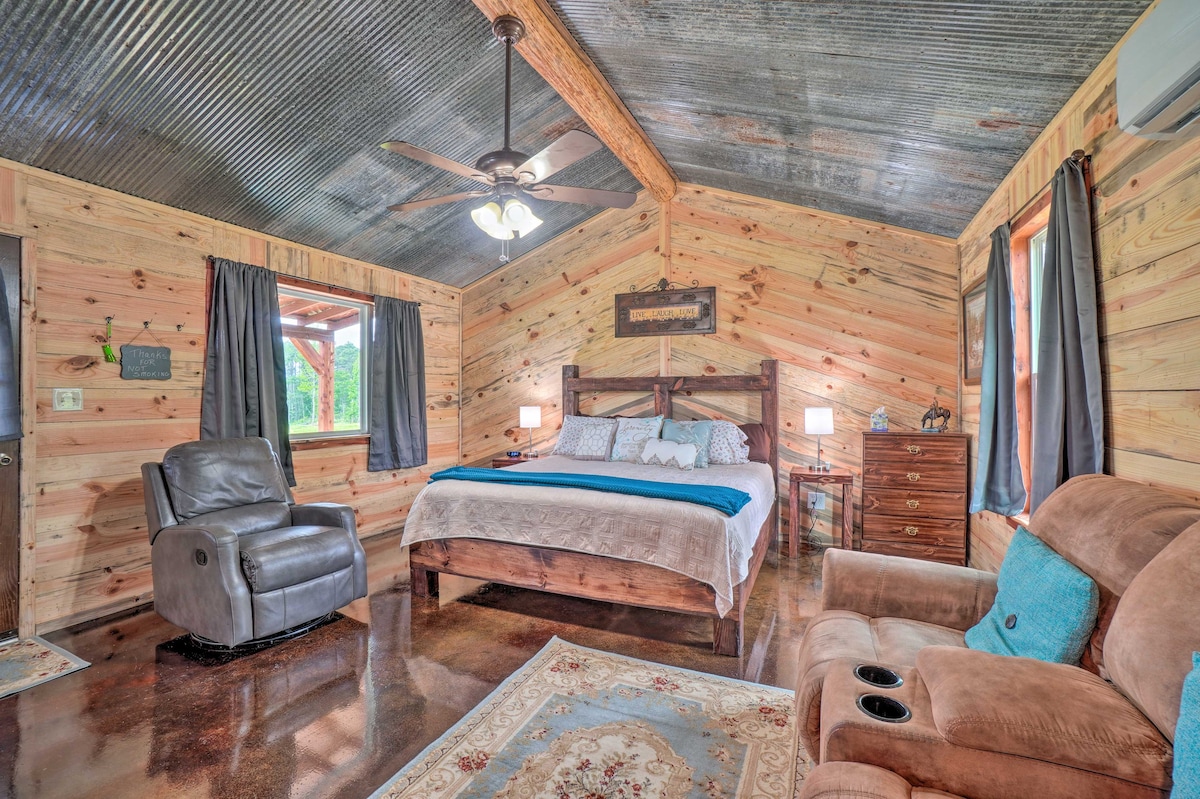 Updated Studio Cabin in Ozark - Mountain View