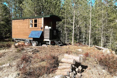 Finnskogen的离网微型住宅。