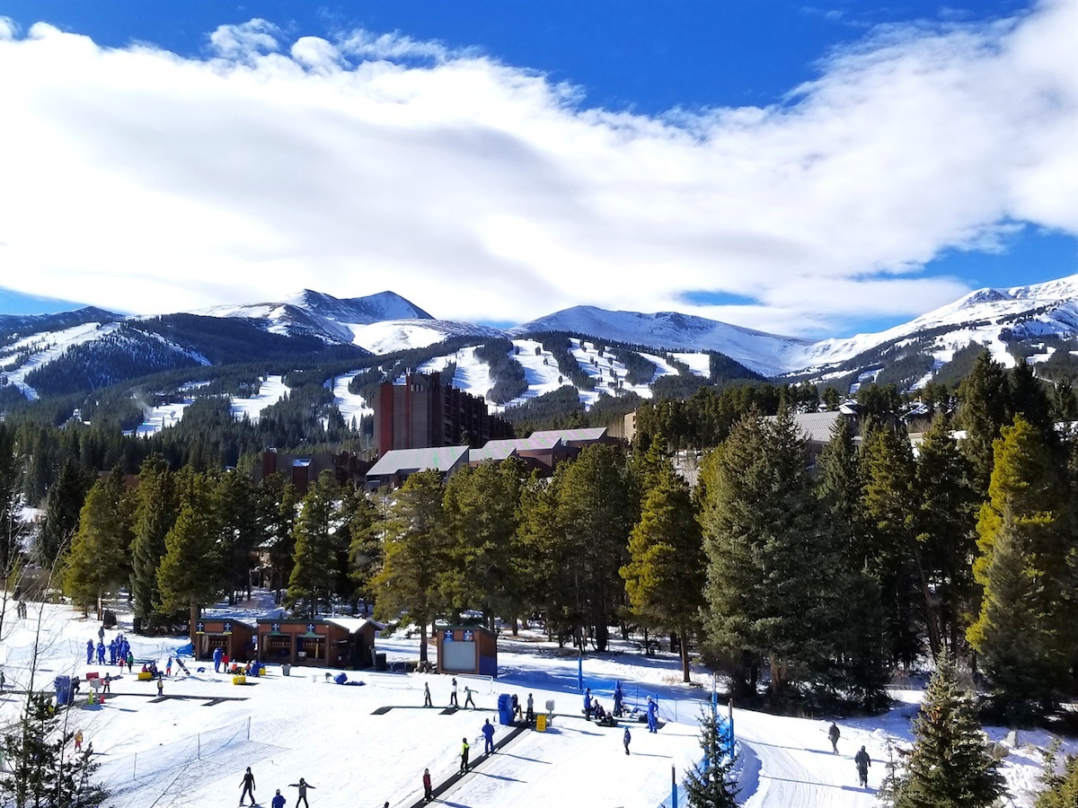 Village at Breck! Spectacular Views/ Ski-in & Out,