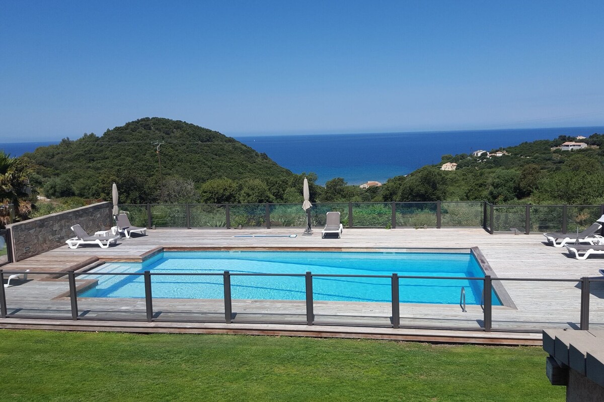 Welcoming villa with shared pool close to Saint-Florent