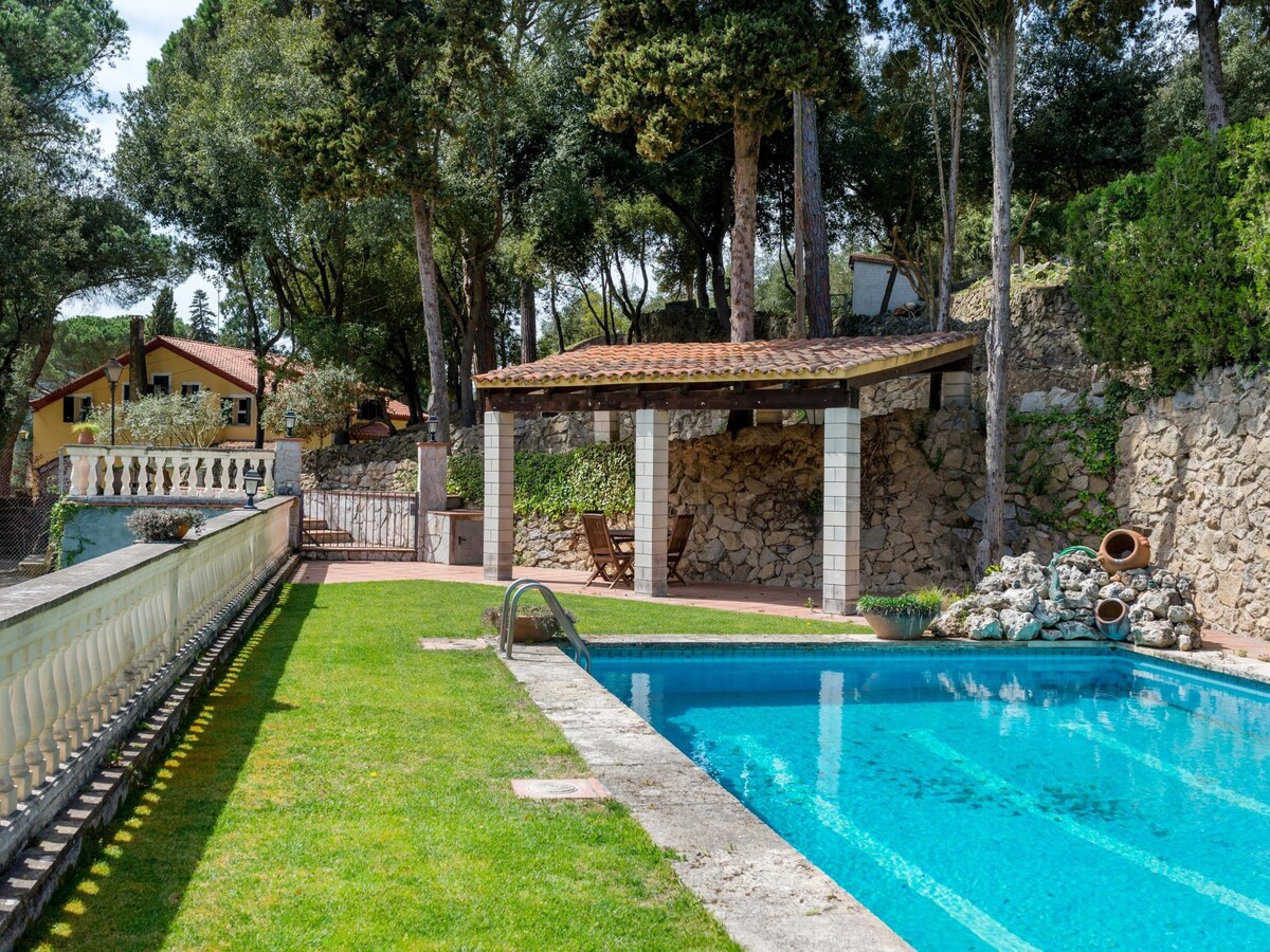Masía Oasis de Paz ，带泳池，距离巴塞罗那40公里