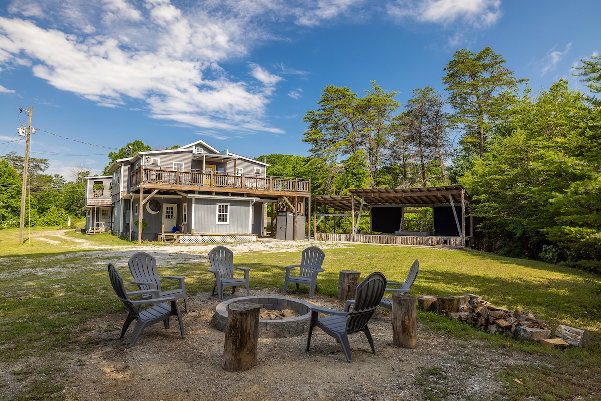 Cumberland Belle Lakehouse-5 bedroom,2 Min to Lake