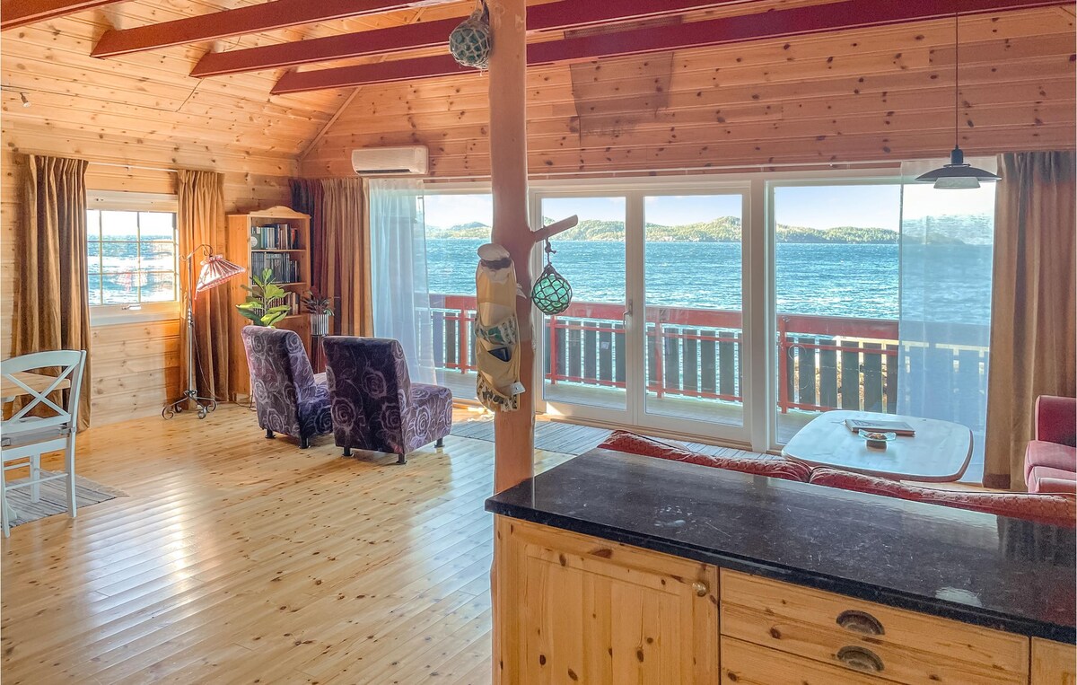 Nice home in Herøysund with house sea view