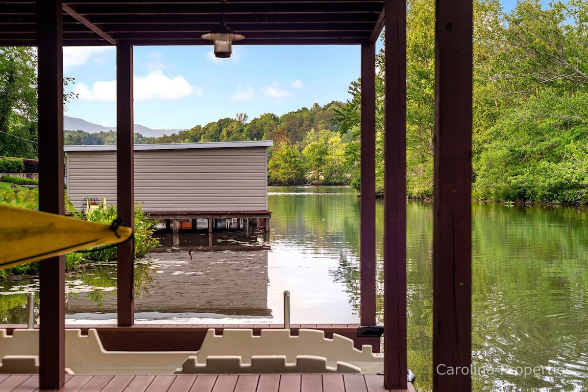 Lily Pad Lakehouse by Carolina Properties-Lake Lan