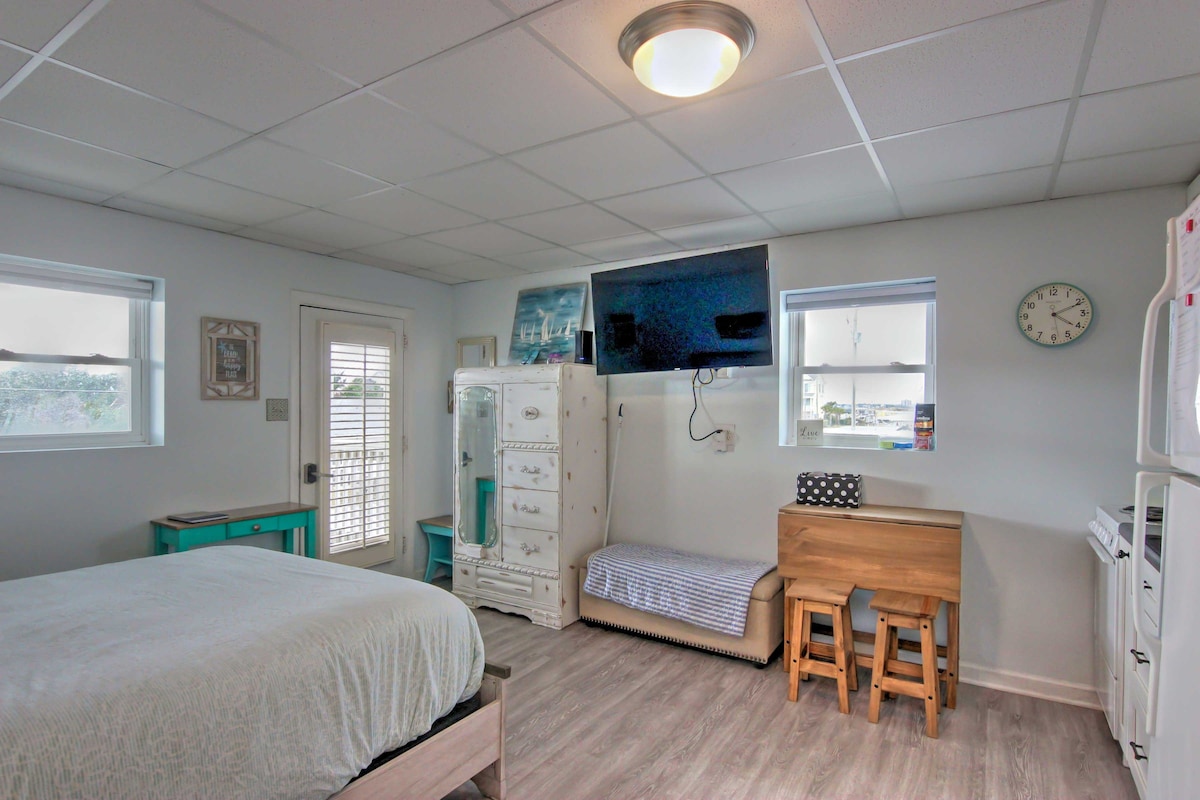 Atlantic Beach Studio w/ Community Pool!