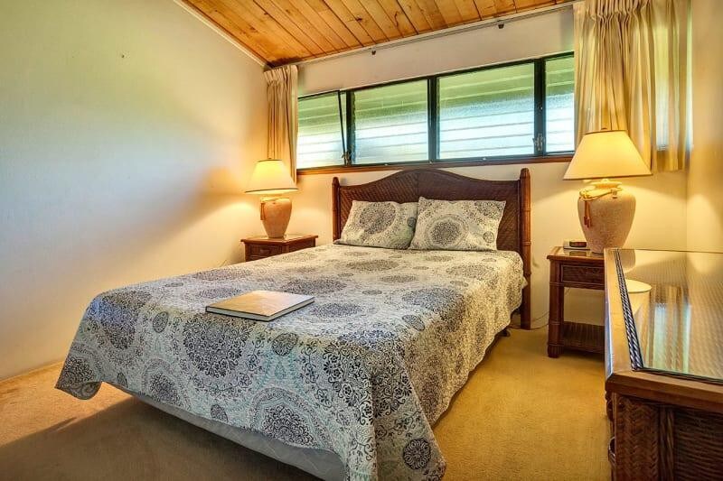 1 Bedroom Ocean Front w/Loft- Molokai Shores #305