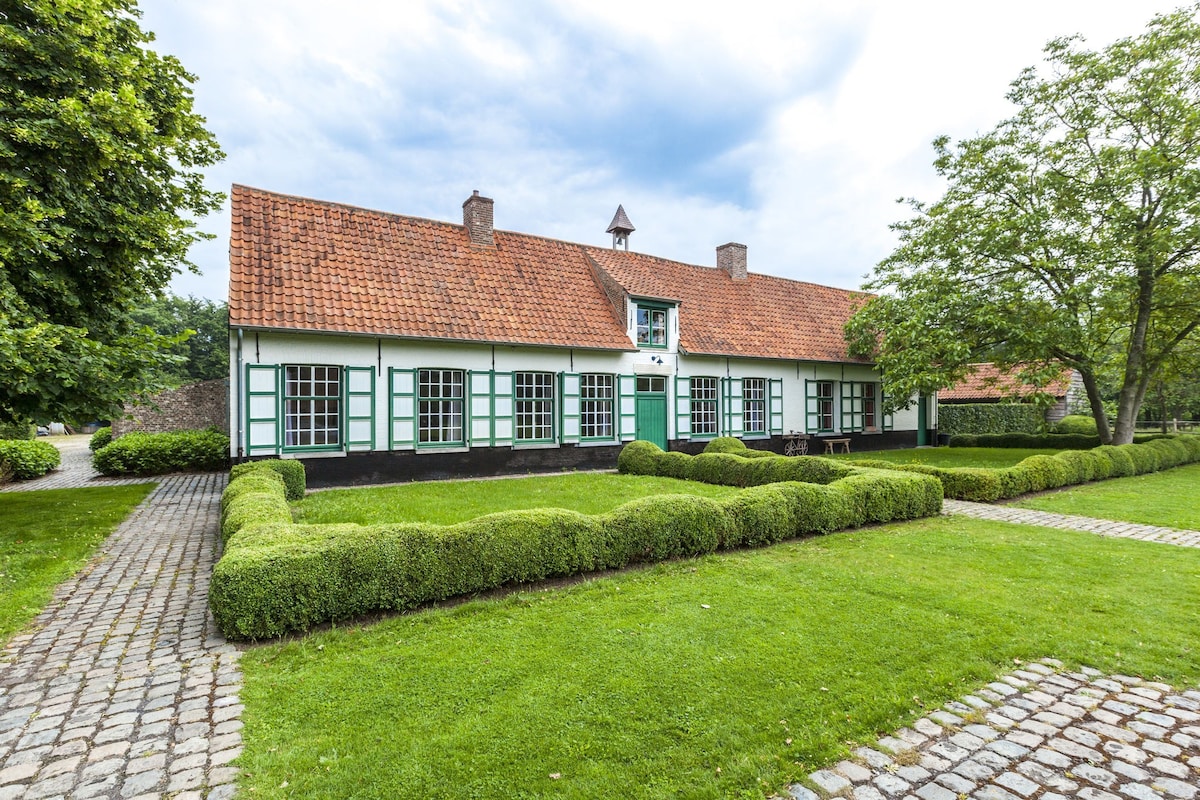 Beautiful farmhouse in Beernem with big garden