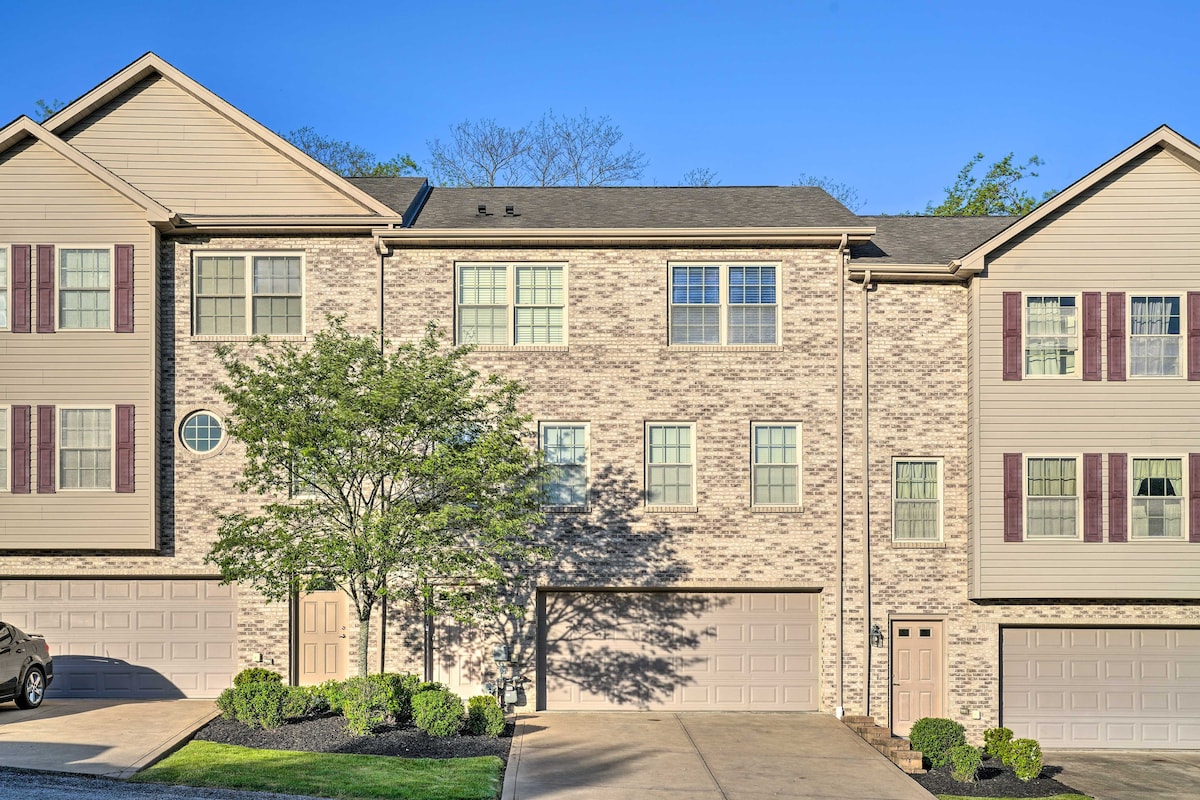 Family-Friendly Townhome: 16 Mi to Pittsburgh!