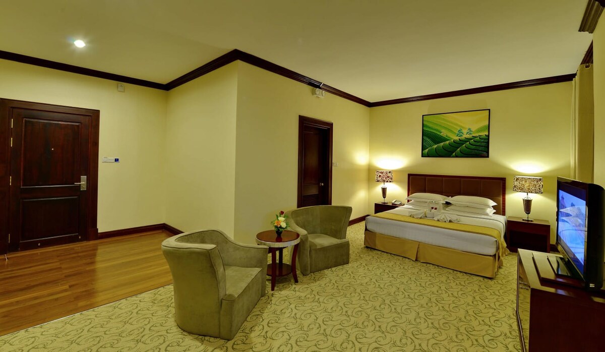 A Deluxe Corporate Suite, Pool + Gym