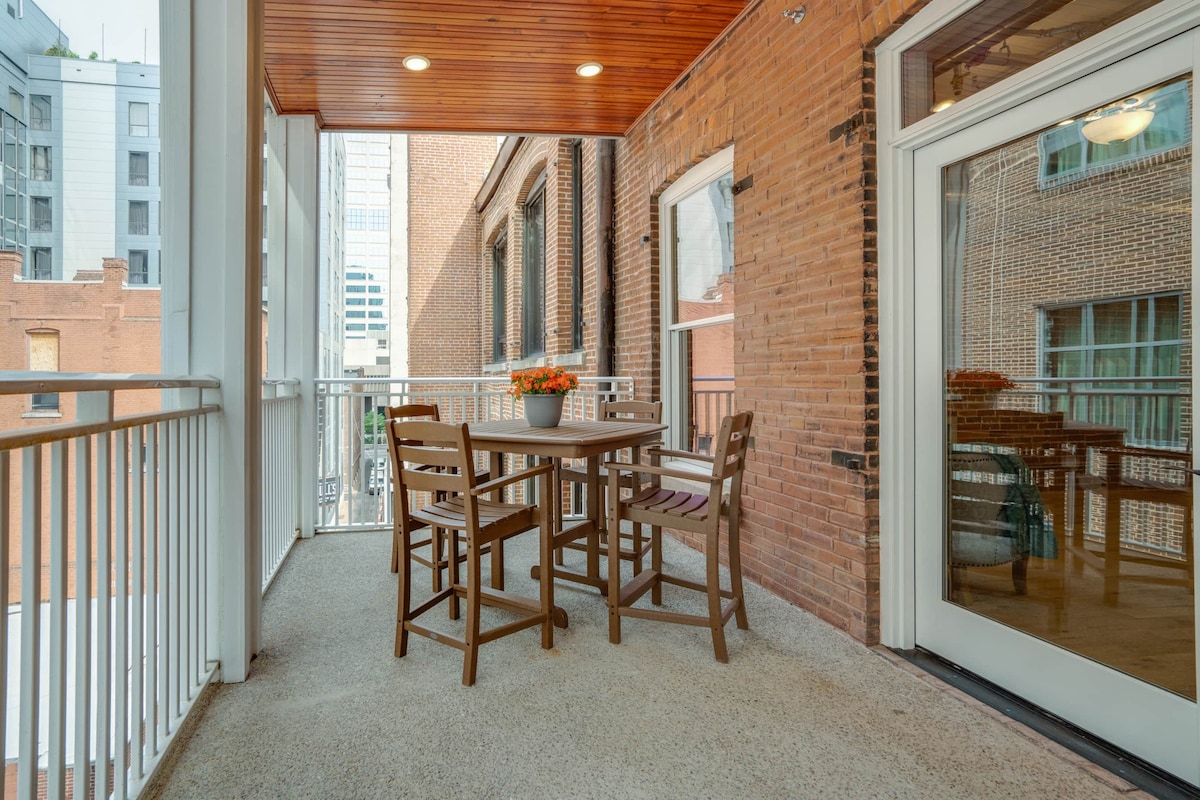 Majestic Lofts #502- BALCONY over Printers Alley
