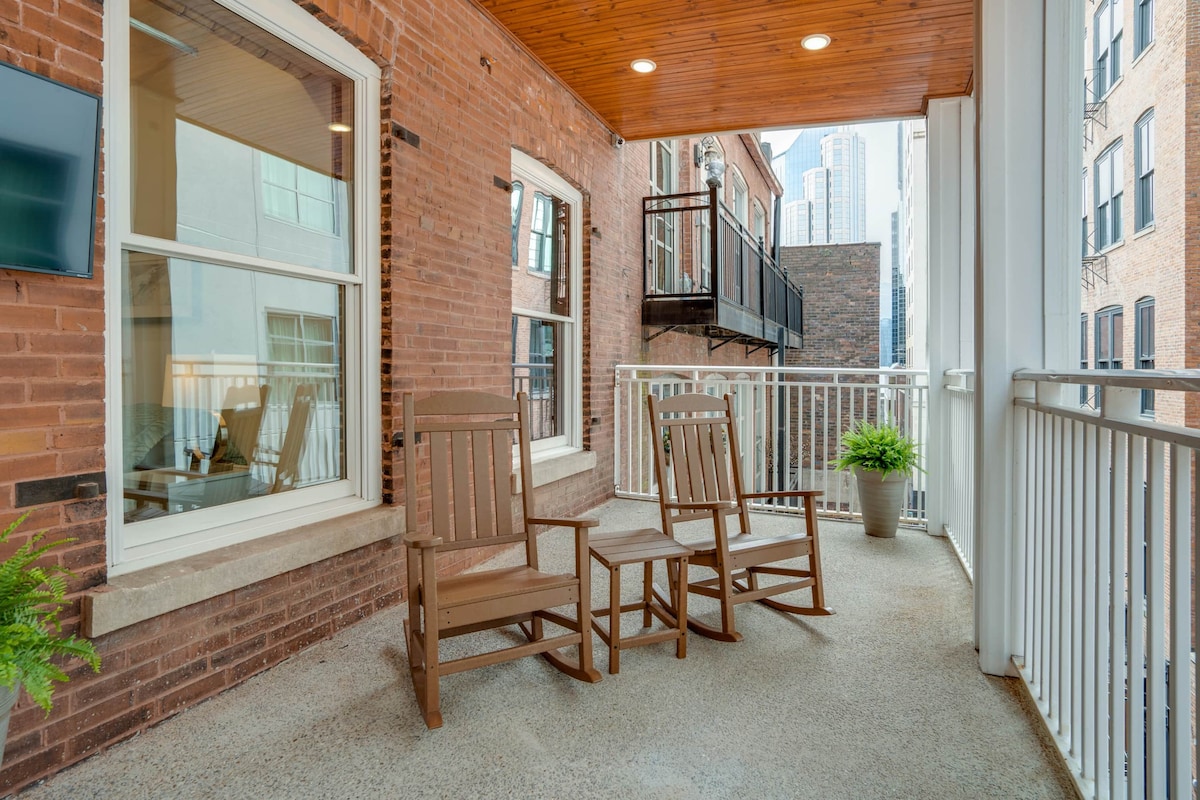 Majestic Lofts #502- BALCONY over Printers Alley