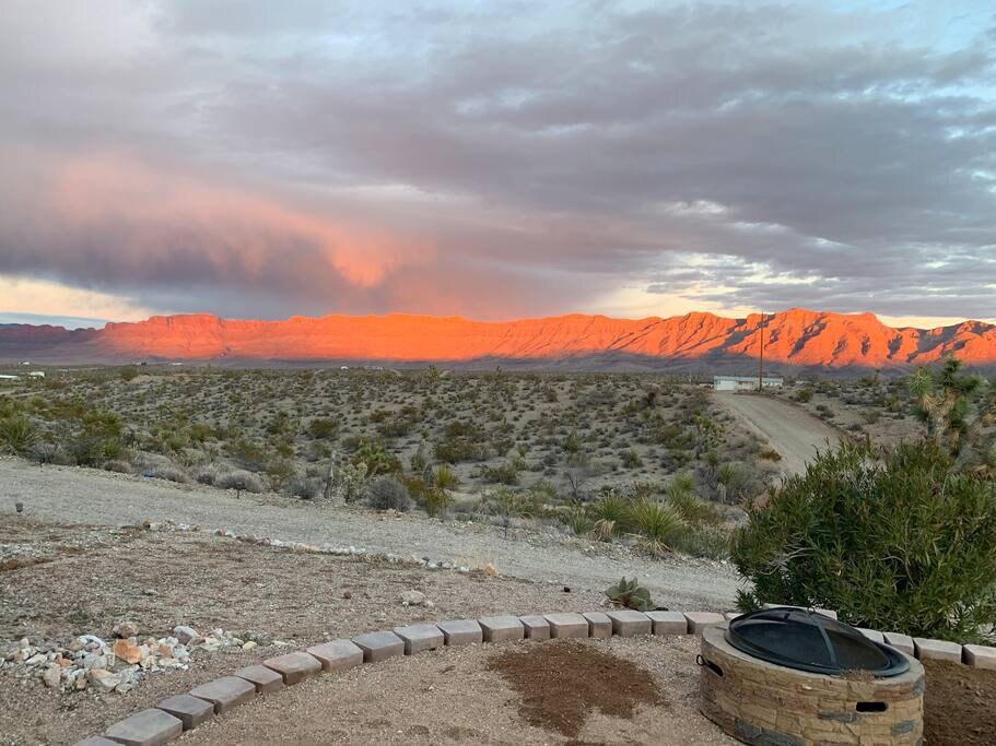 Near Grand Canyon & Skywalk with Views!