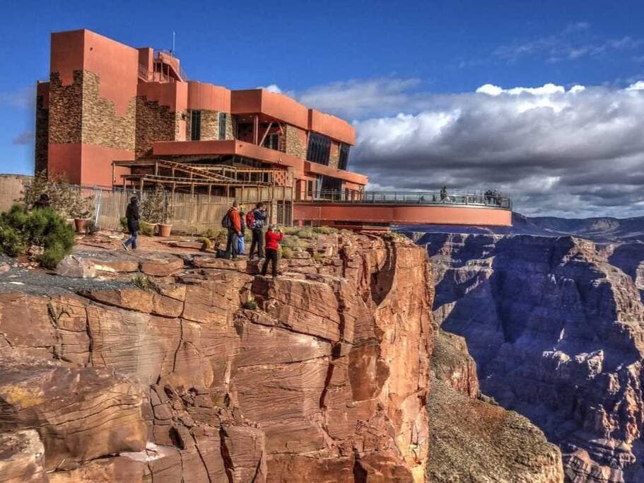 Near Grand Canyon & Skywalk with Views!