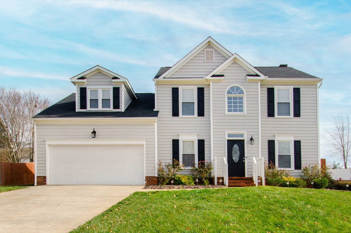 Gorgeous Graham Home with Private Outdoor Pool!