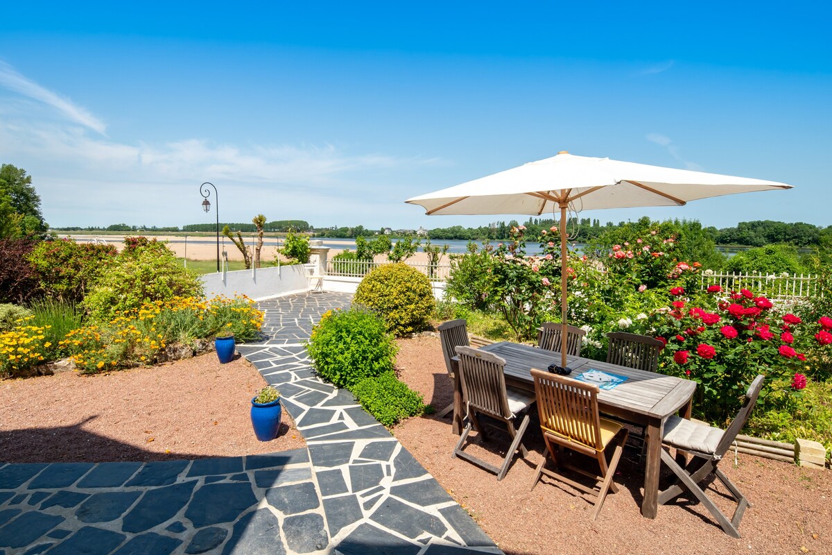 Le Clos Eugenie - House with a view of the Loire