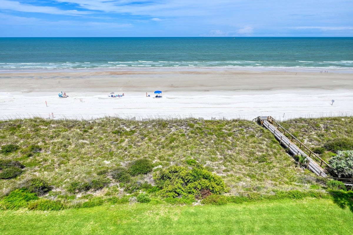 Oceanfront Penthouse with spectacular views, pool