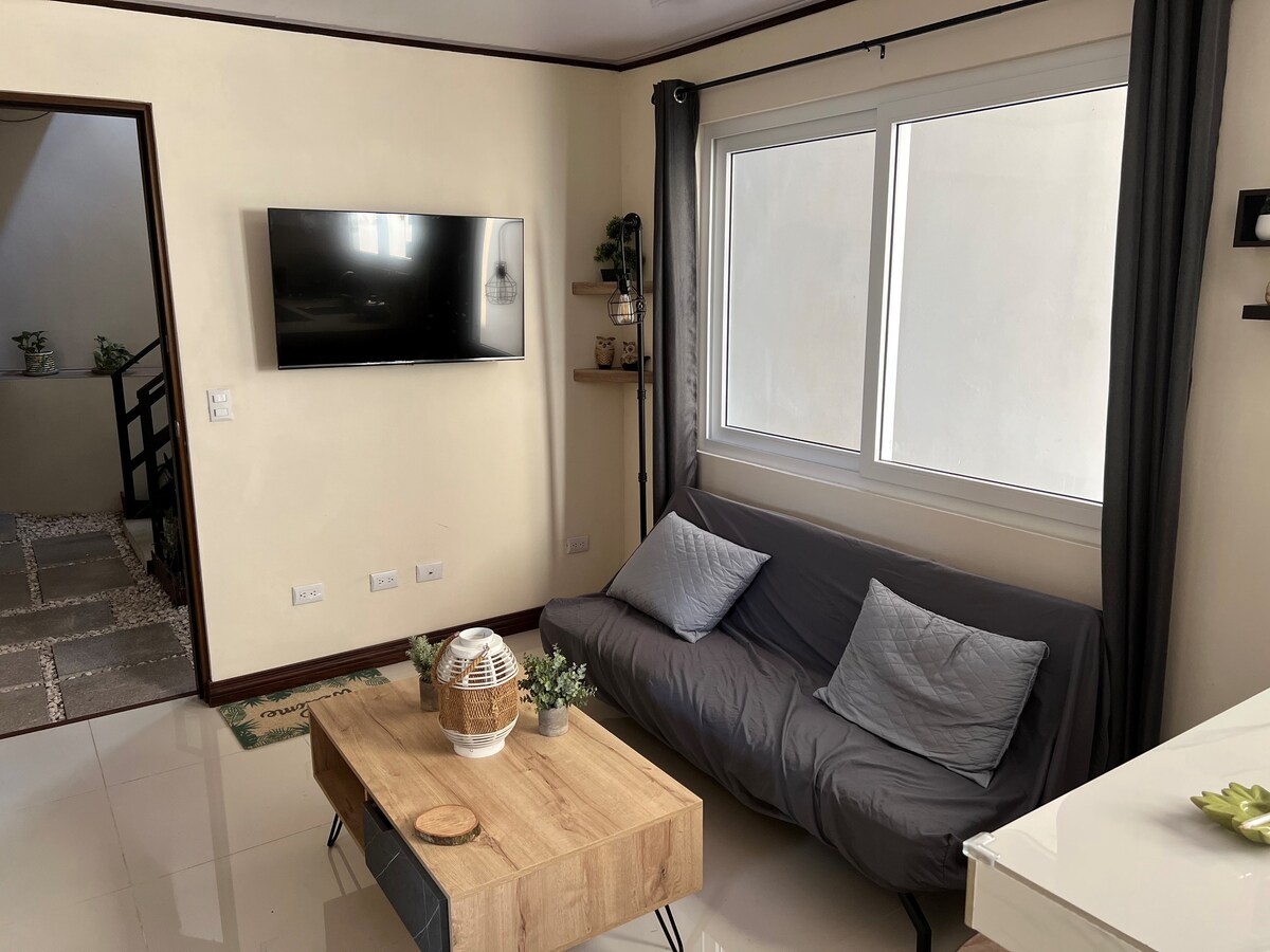 Fully equipped and furnished apartment and office.