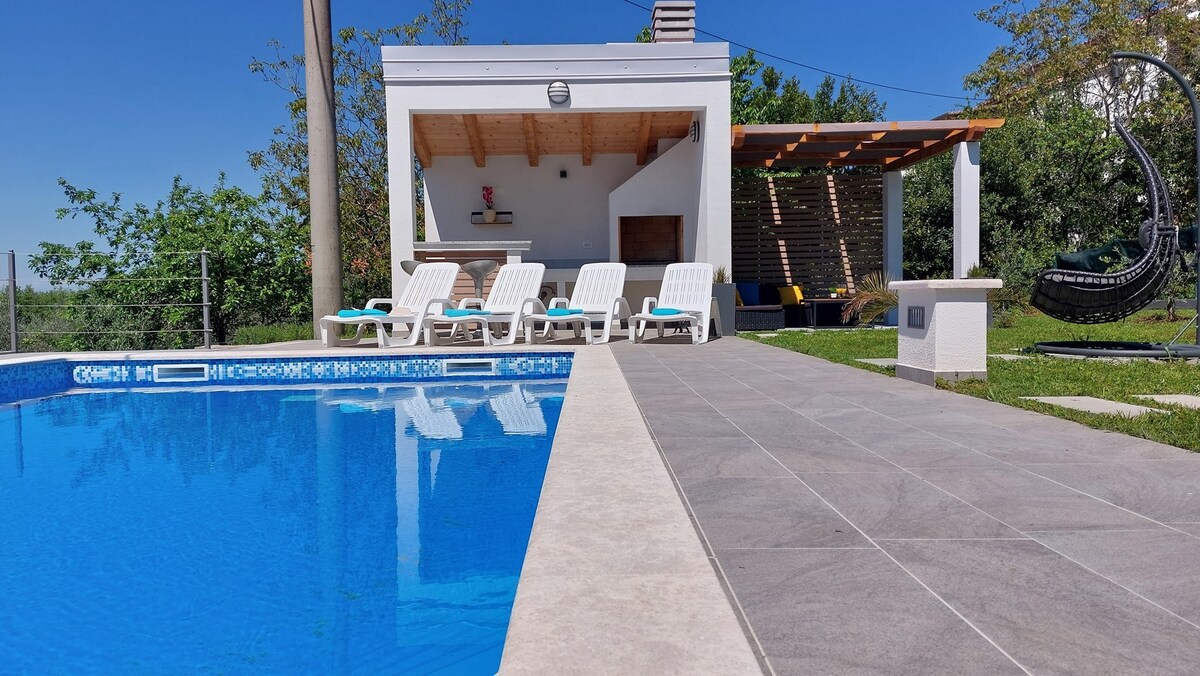 Villa Amoena with Pool and Sauna