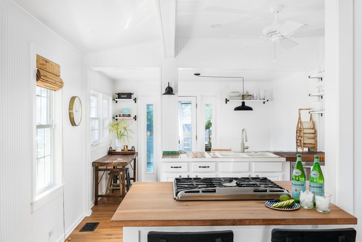 Charming Sullivan's Island Cottage!