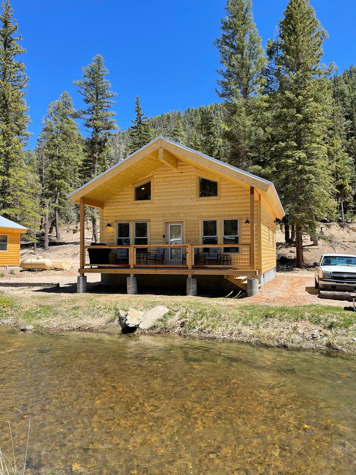 4K River Ranch - River Cabin 4 （可入住6人）
