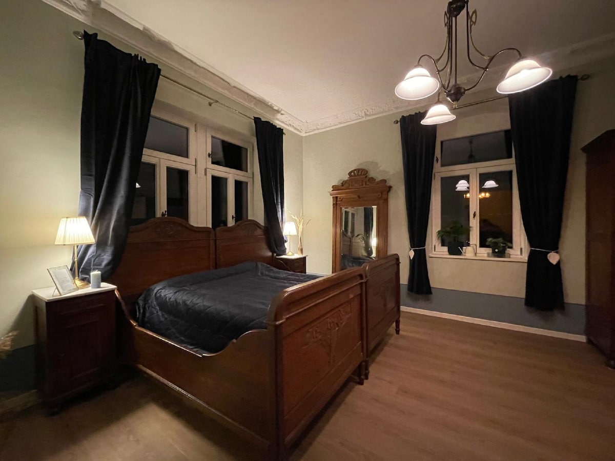 带壁炉房和温室休息室的公寓（ Villa Weißbach-Haus Hilda ）
