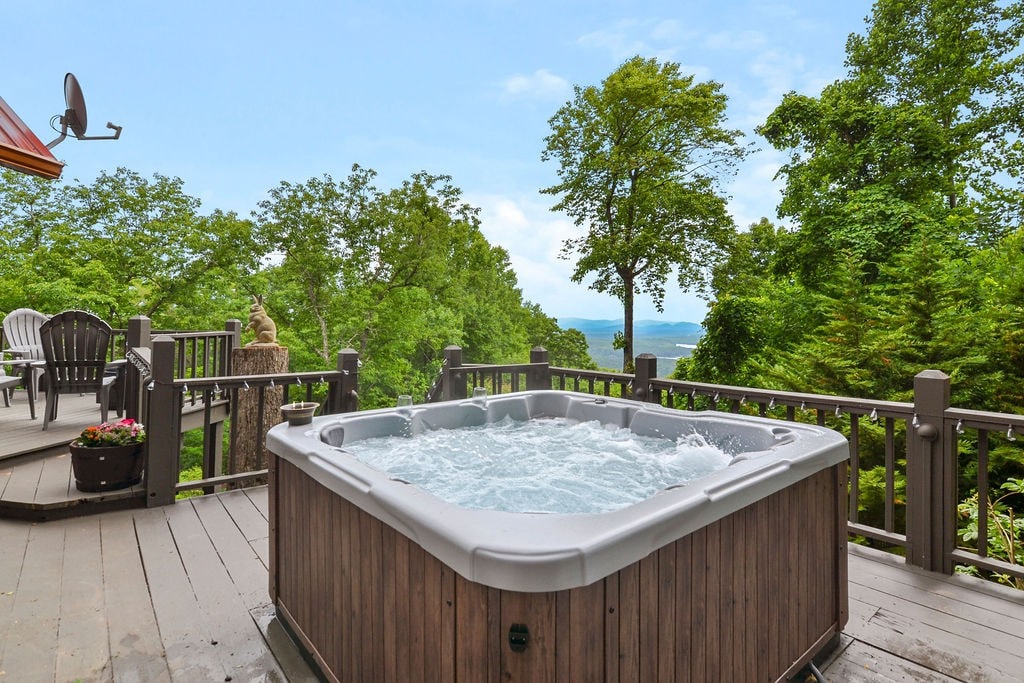 迷人的蓝岭景观+热水浴缸，可欣赏山景！