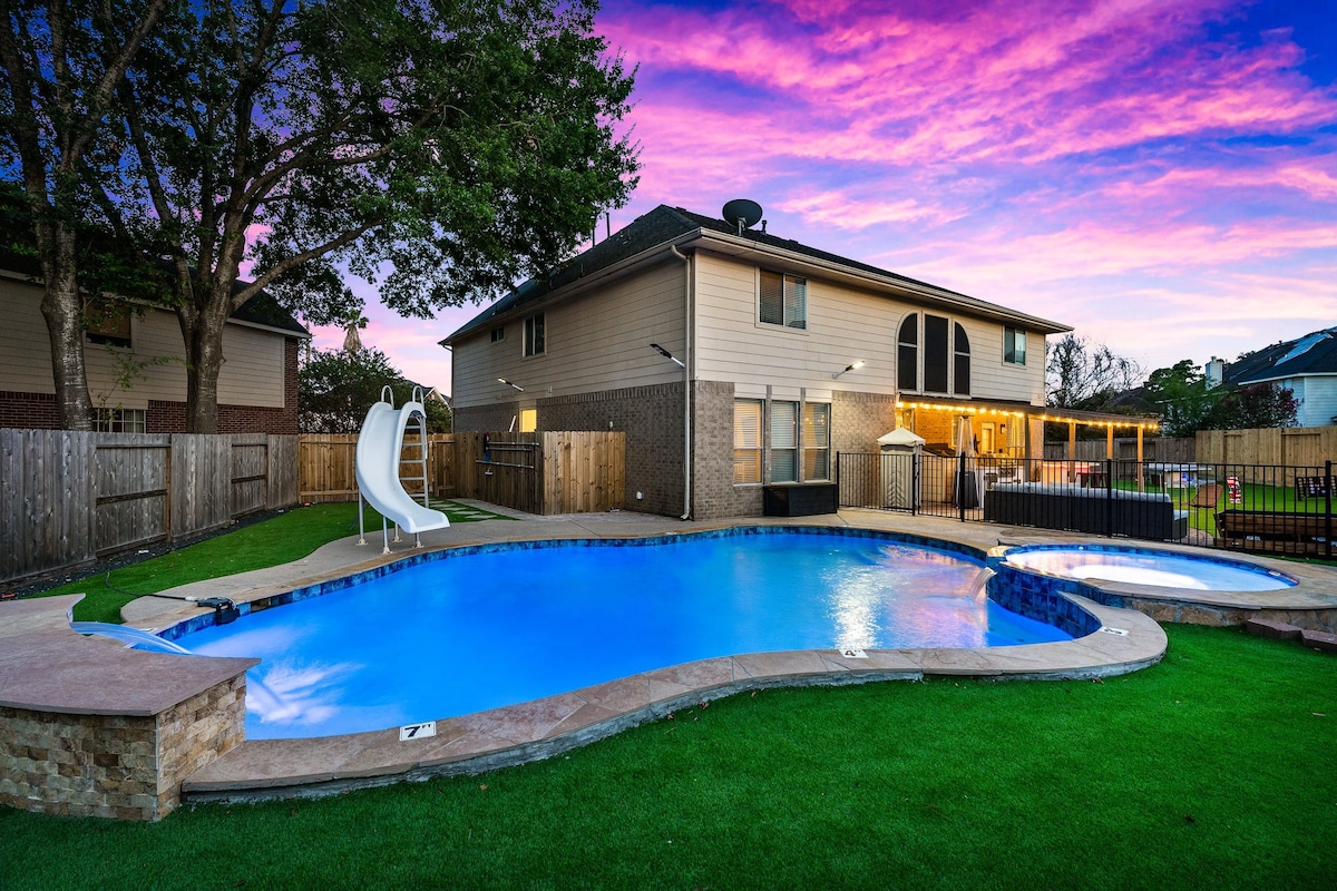 Heated Pool, has it all & close to everything.