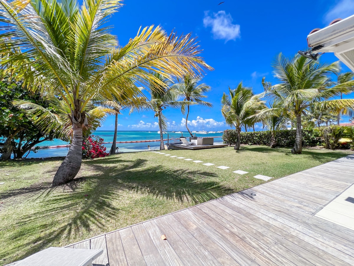 Villa Luxe bord de plage piscine jacuzzi vue lagon