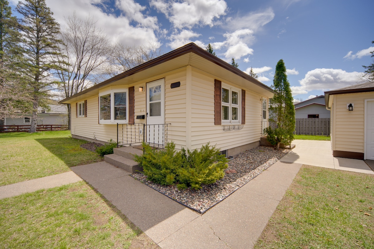 Sunny Cloquet Home - 2 Mi to St. Louis River!