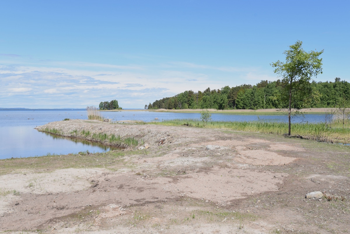 Cozy and rural holiday home 150 m from Lake Vänern